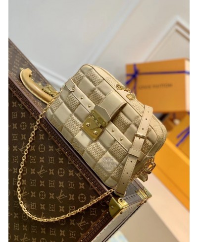 LOUIS VUITTON TROCA MM