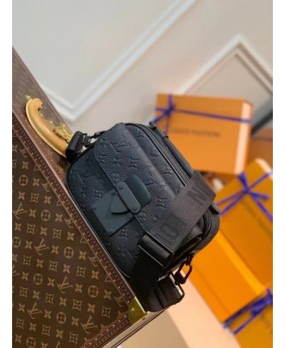 LOUIS VUITTON S LOCK MESSENGER