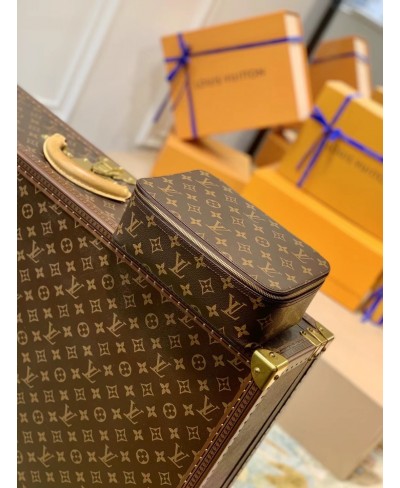 LOUIS VUITTON PACKING CUBE MM