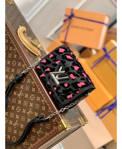 LOUIS VUITTON TWIST PM