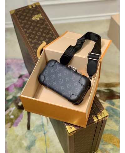 LOUIS VUITTON HORIZON CLUTCH