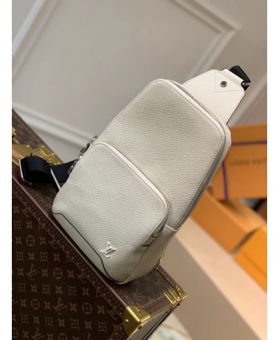 LOUIS VUITTON AVENUE SLING BAG