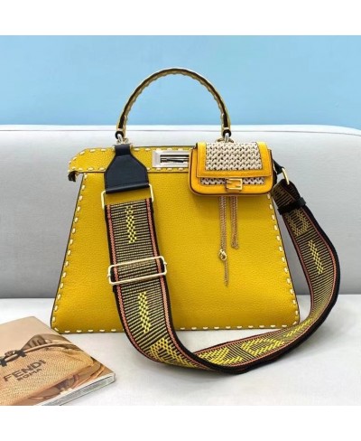 PEEKABOO ISEEU MEDIUM FENDI