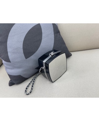 CLUTCH CON CATENA CHANEL