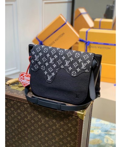 LOUIS VUITTON BESACE TOKYO