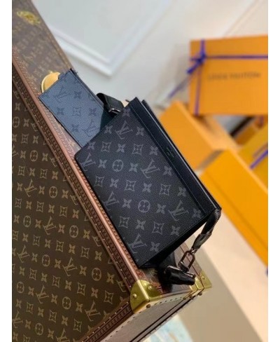 LOUIS VUITTON GASTON WEARABLE WALLET