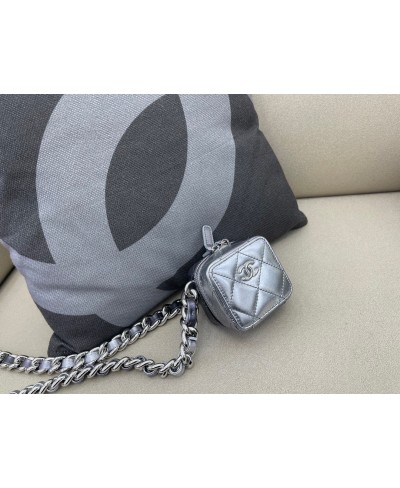 CHANEL CLUTCH WITH CHAIN