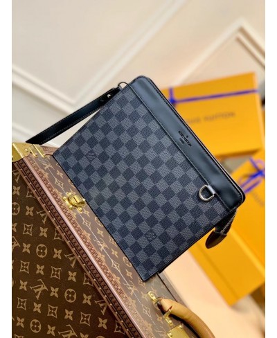 LOUIS VUITTON STRUCTURED POCHETTE