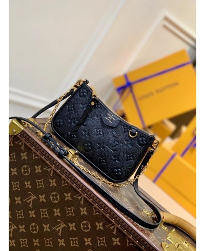 POCHETTE EASY POUCH ON STRAP LOUIS VUITTON