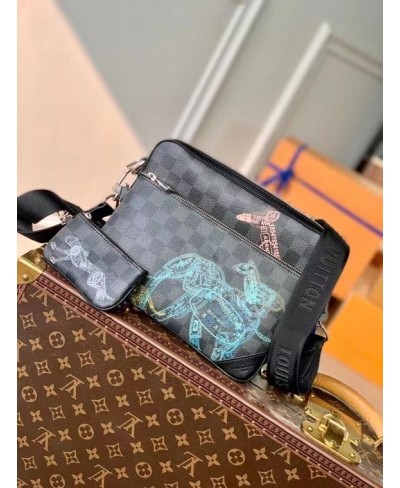 LOUIS VUITTON TRIO MESSENGER