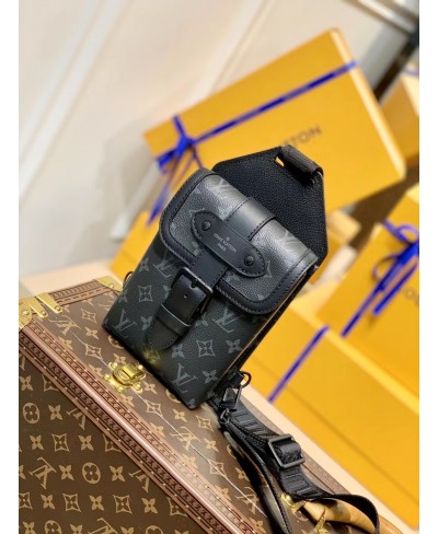 LOUIS VUITTON SAUMUR SLINGBAG