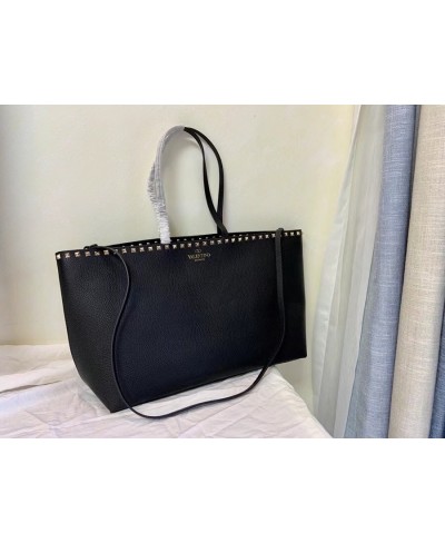 VALENTINO LARGE GRAIN CALFSKIN LEATHER ROCKSTUD SHOPPING BAG