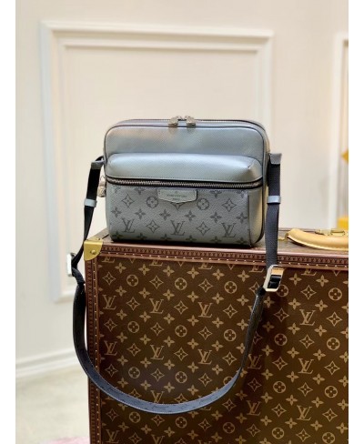 LOUIS VUITTON OUTDOOR MESSENGER