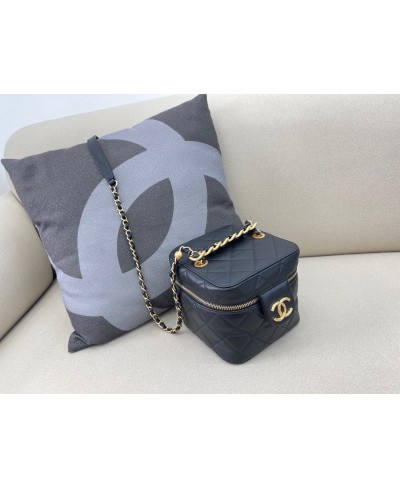 CHANEL SMALL VANITY CASE