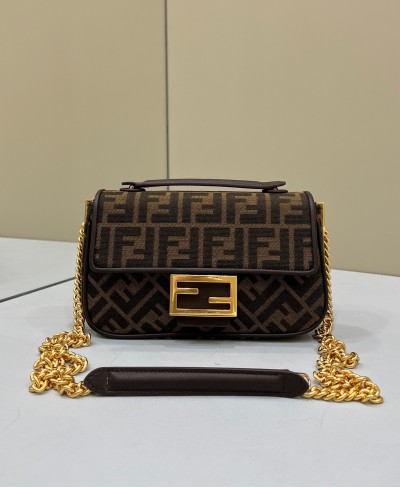 FENDI Baguette Chain Midi