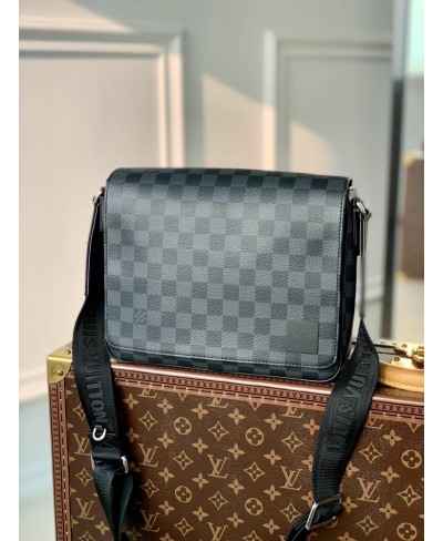 LOUIS VUITTON DISTRICT PM