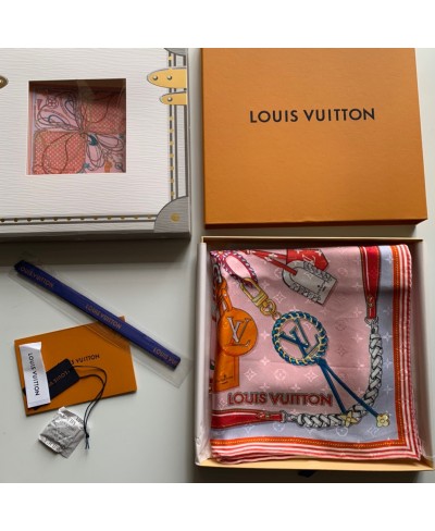 LOUIS VUITTON MIX AND STRAPS SQUARE 90