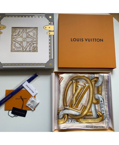 LOUIS VUITTON BEJEWELED SQUARE 90