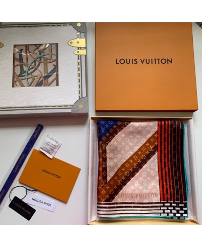 LOUIS VUITTON PLANET LV SQUARE 70