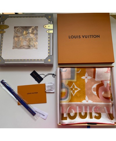 LOUIS VUITTON LV UNLOCKED SQUARE 90