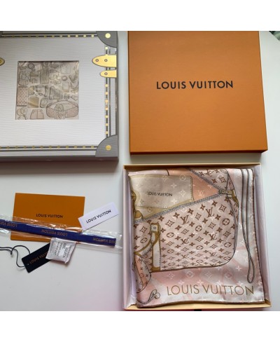 LOUIS VUITTON LV KIT SQUARE 90